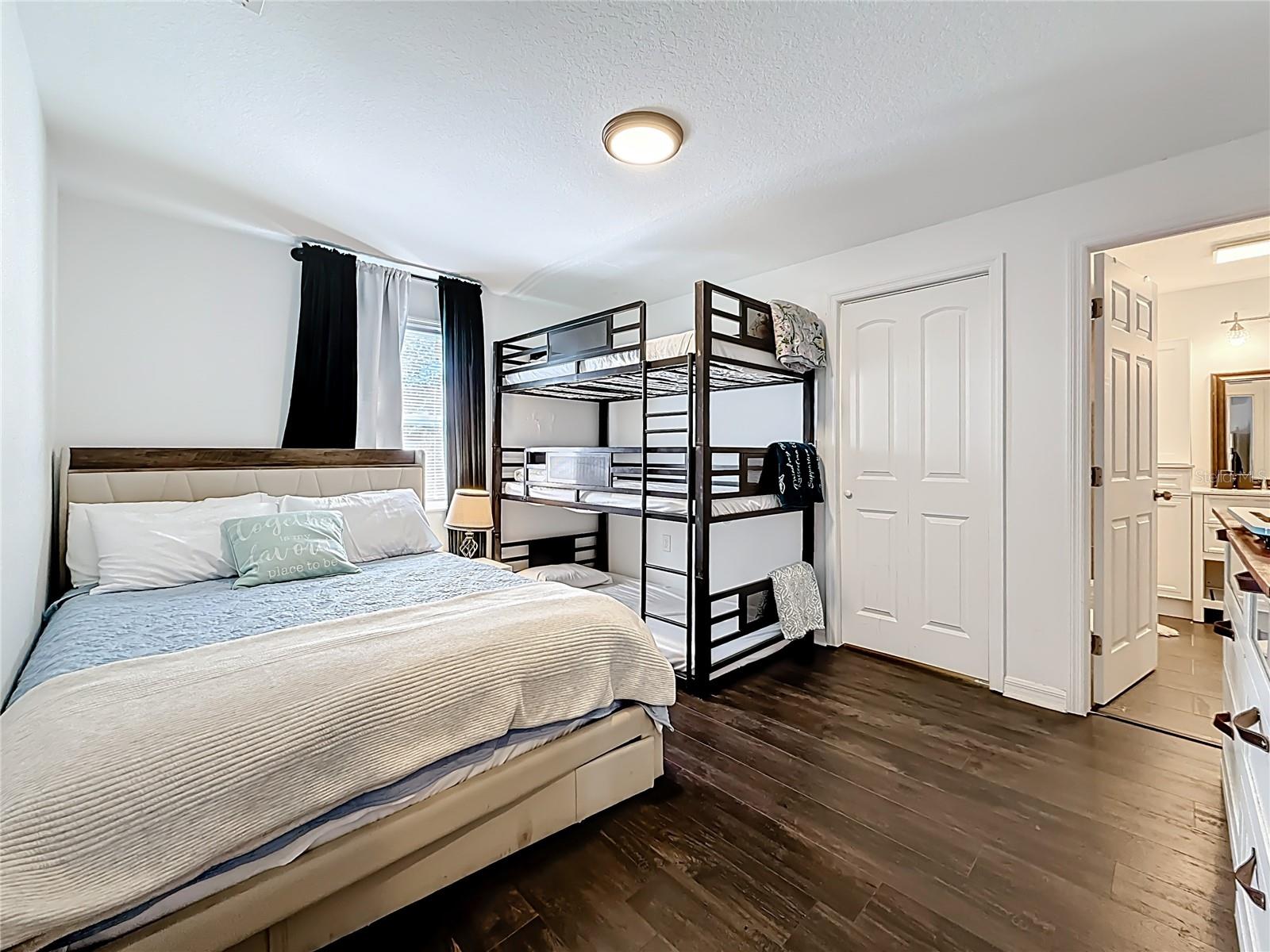 Image 49 of 96 For 902 Baker Street