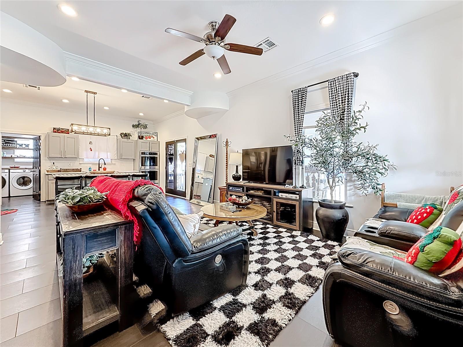 Image 9 of 96 For 902 Baker Street