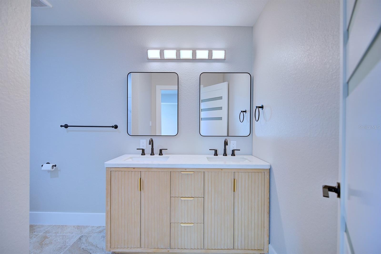 Image 14 of 35 For 9620 Payne Road