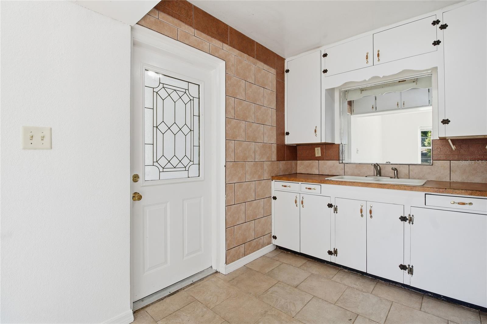 Image 12 of 34 For 490 Washingtonia Court