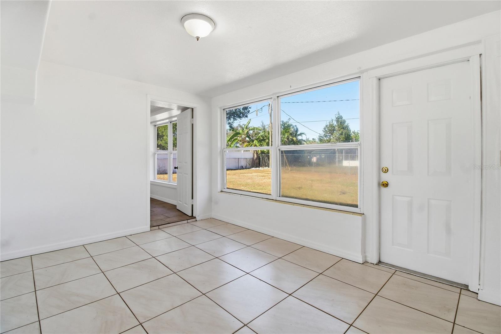 Image 15 of 34 For 490 Washingtonia Court