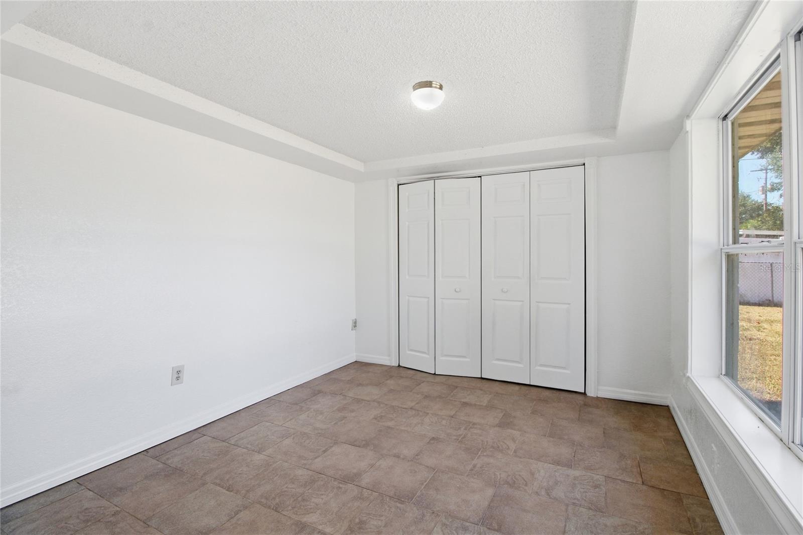 Image 17 of 34 For 490 Washingtonia Court