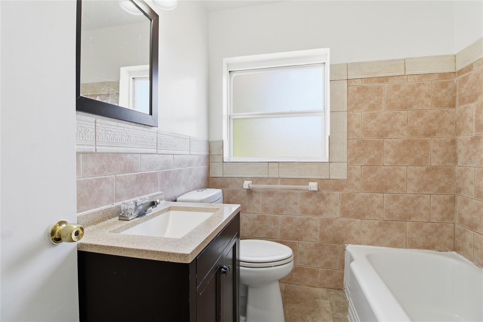 Image 20 of 34 For 490 Washingtonia Court