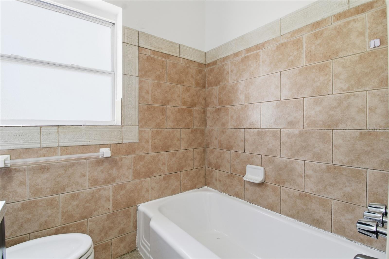 Image 21 of 34 For 490 Washingtonia Court