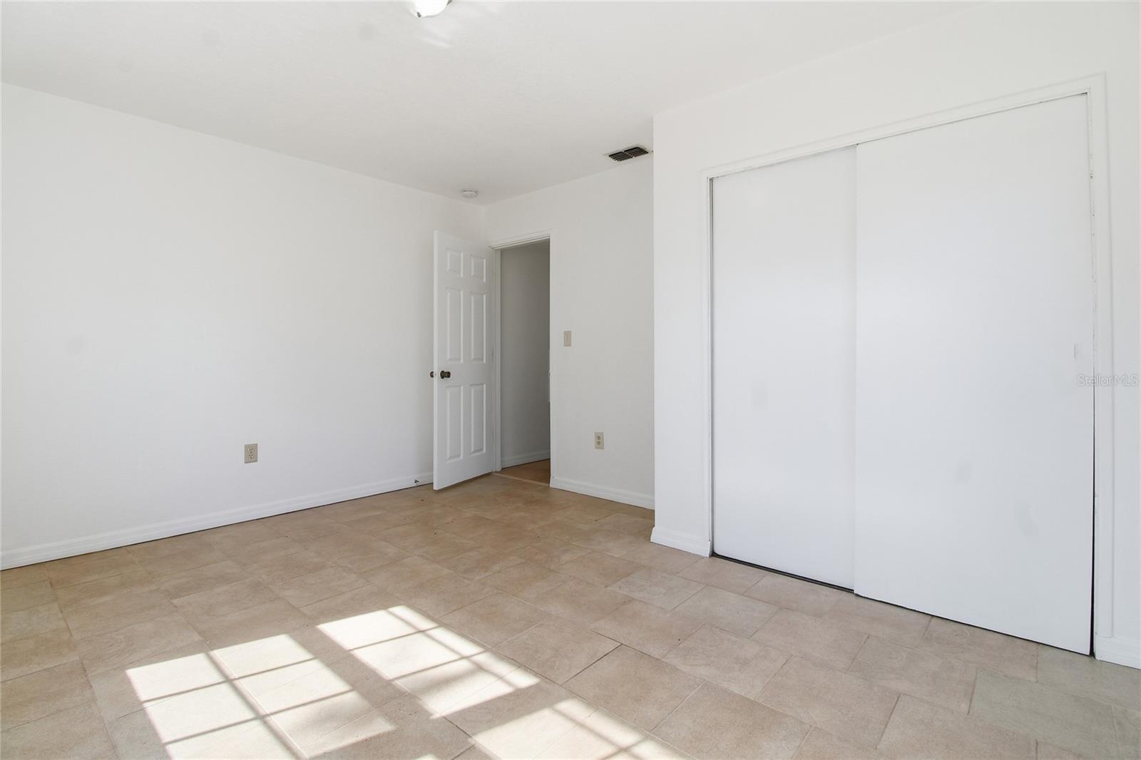 Image 23 of 34 For 490 Washingtonia Court