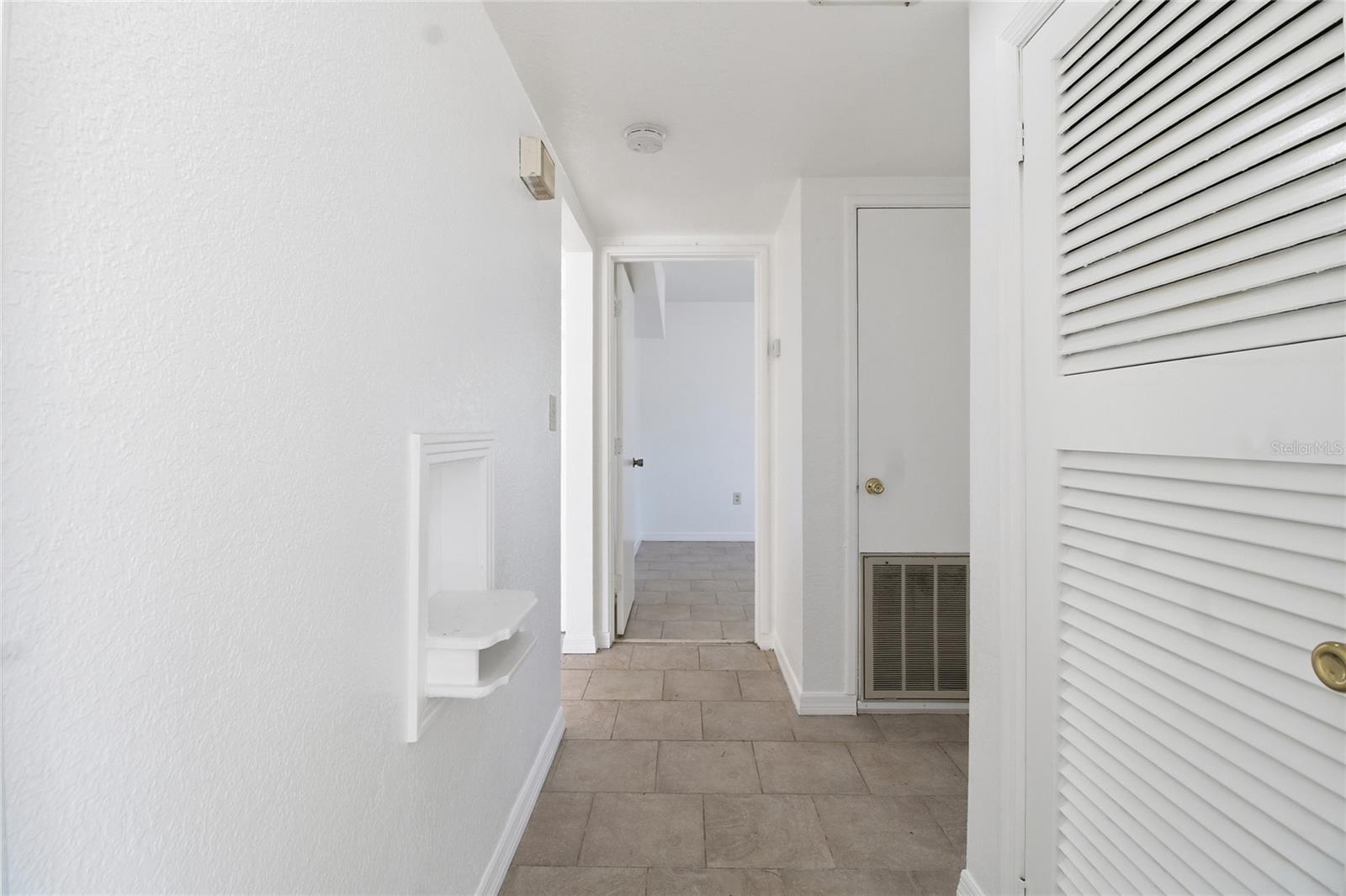 Image 24 of 34 For 490 Washingtonia Court