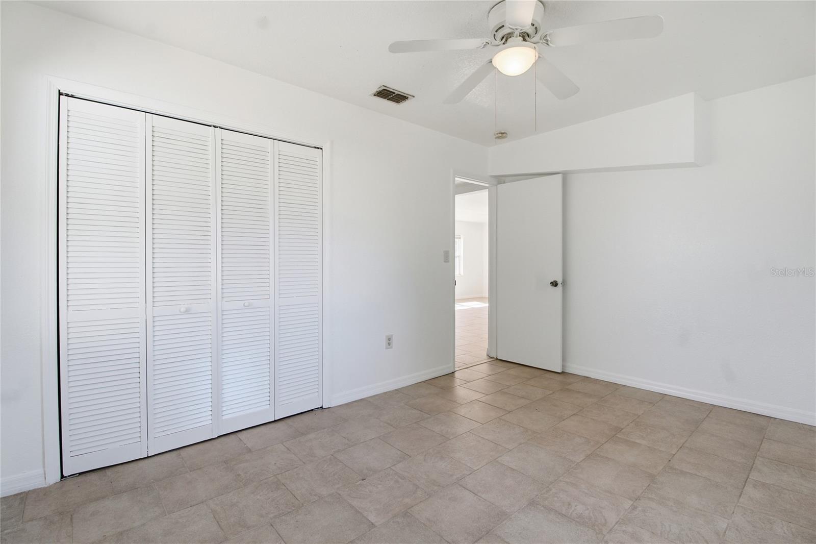 Image 26 of 34 For 490 Washingtonia Court