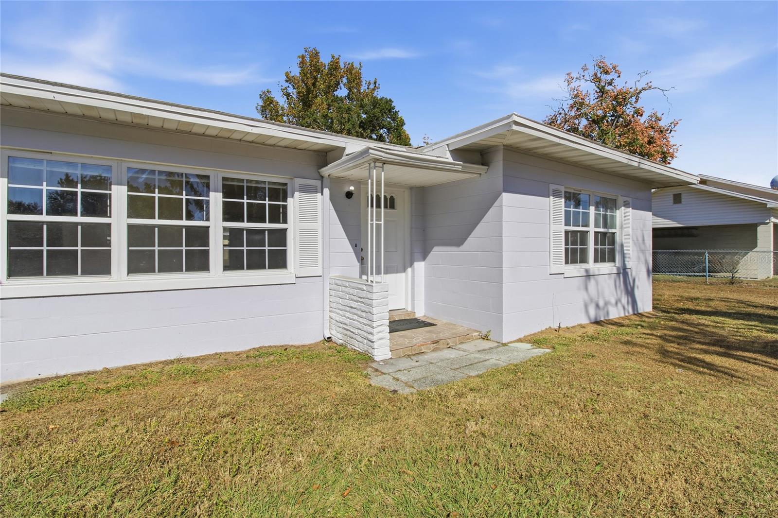 Image 5 of 34 For 490 Washingtonia Court