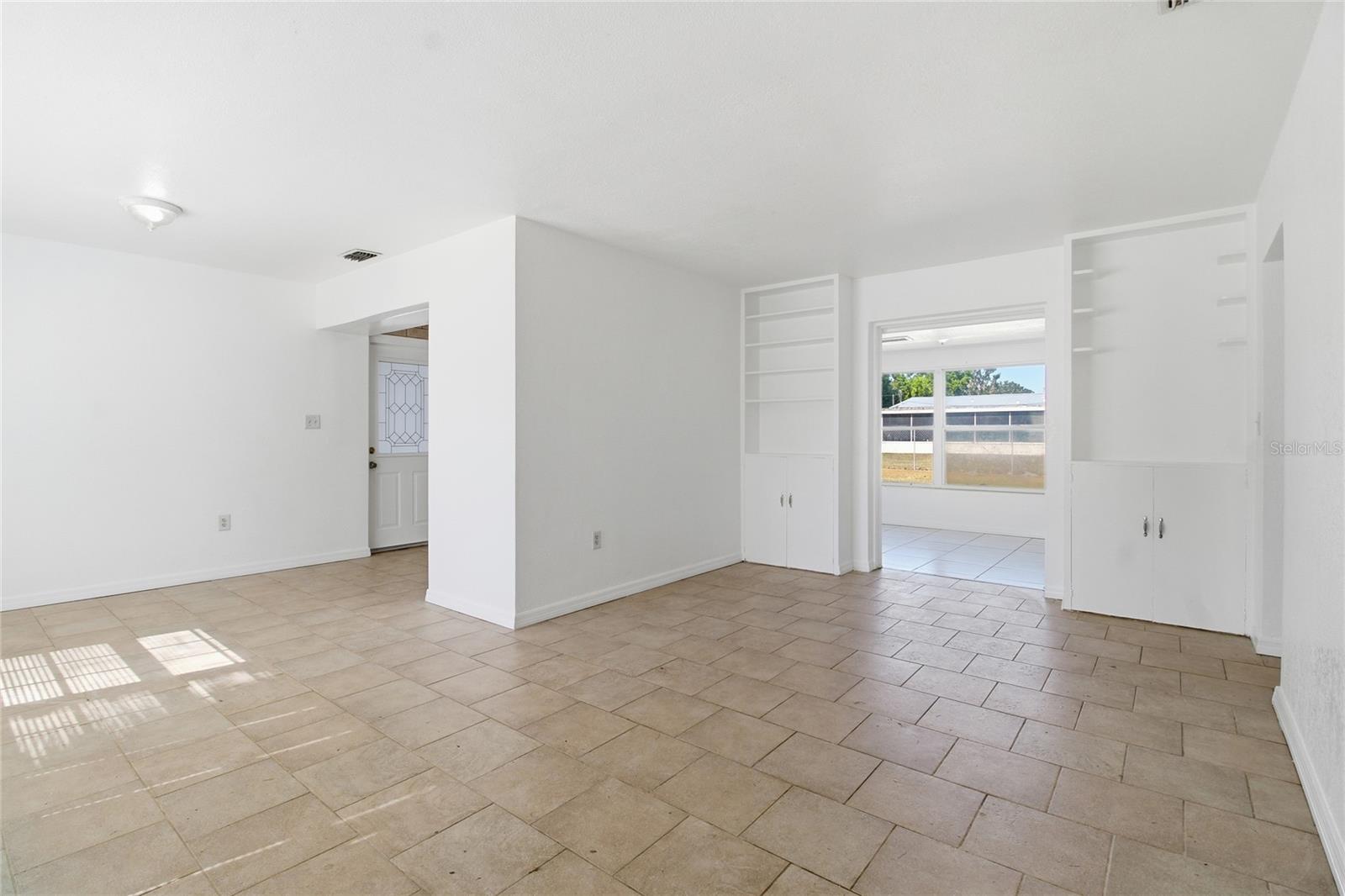 Image 6 of 34 For 490 Washingtonia Court