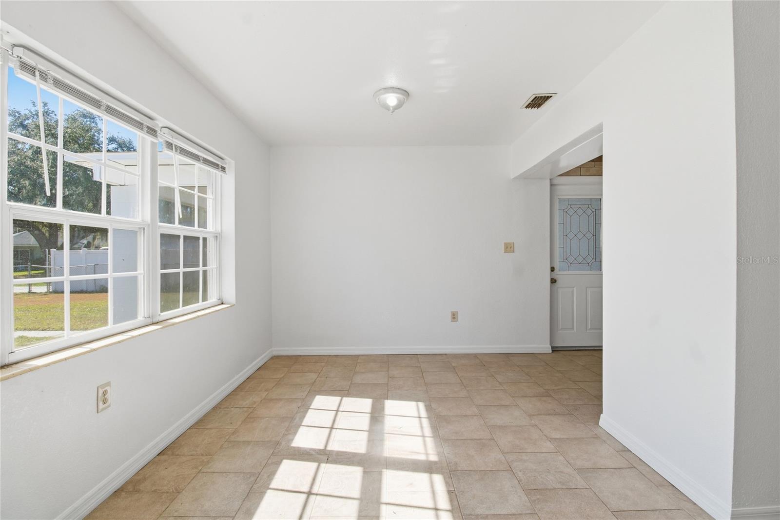 Image 8 of 34 For 490 Washingtonia Court