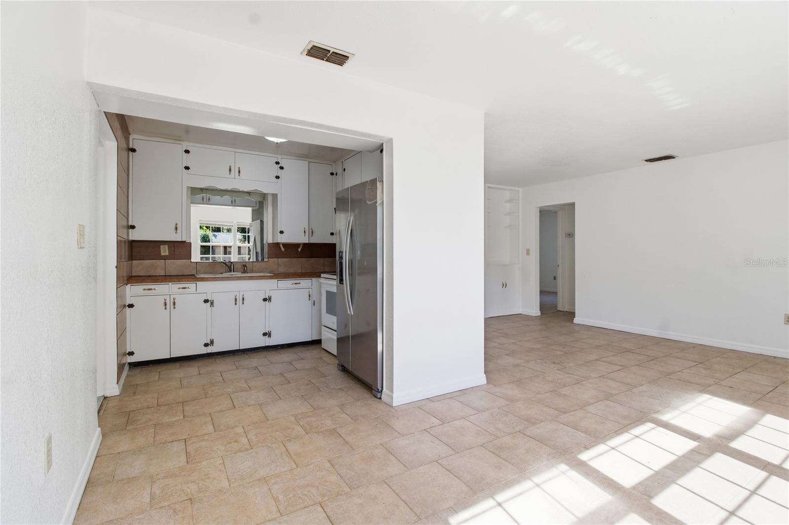 Image 9 of 34 For 490 Washingtonia Court