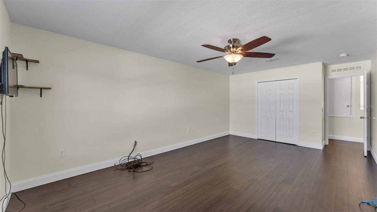 Image 13 of 62 For 1456 Shorewood Drive