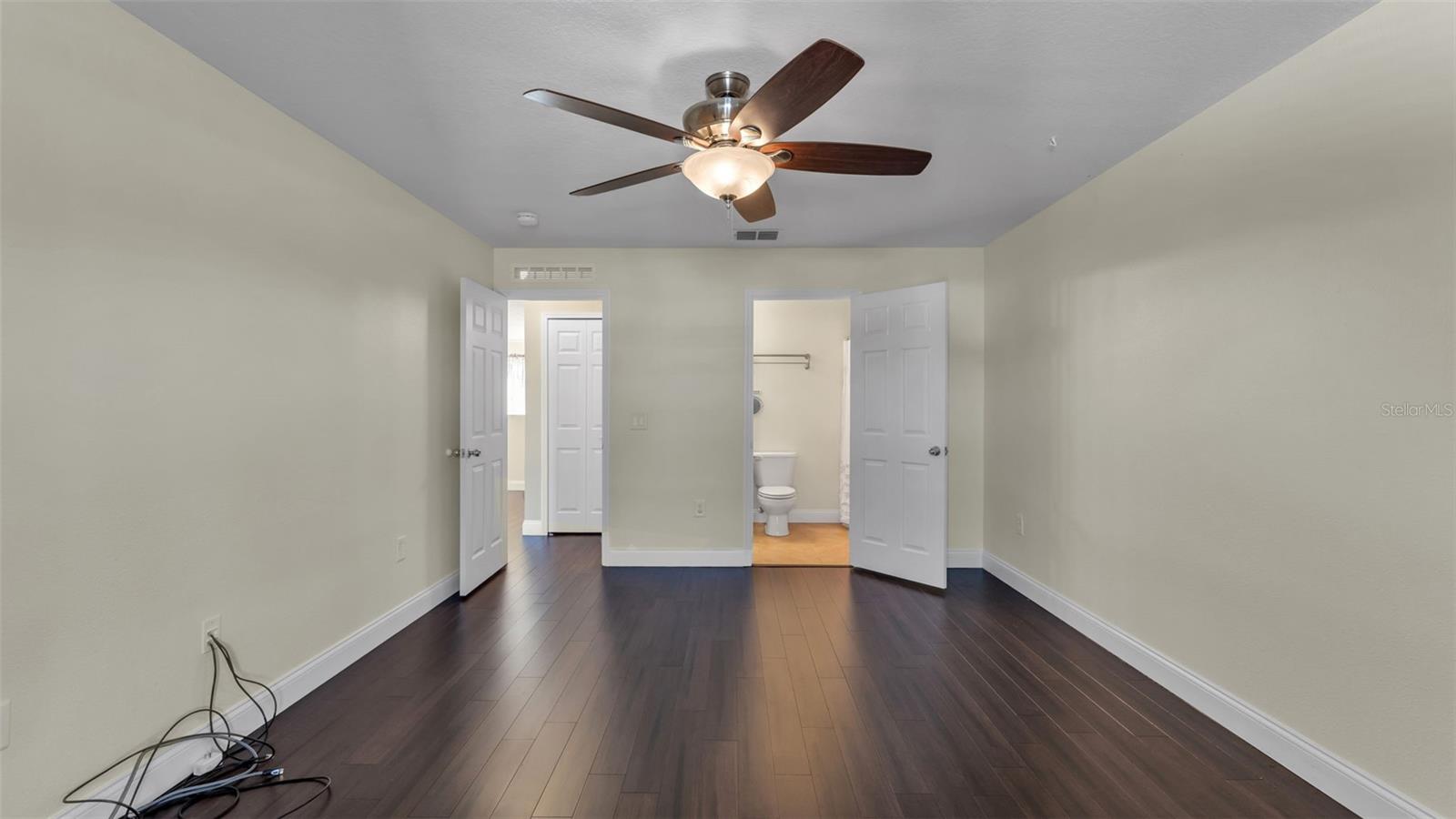 Image 20 of 62 For 1456 Shorewood Drive