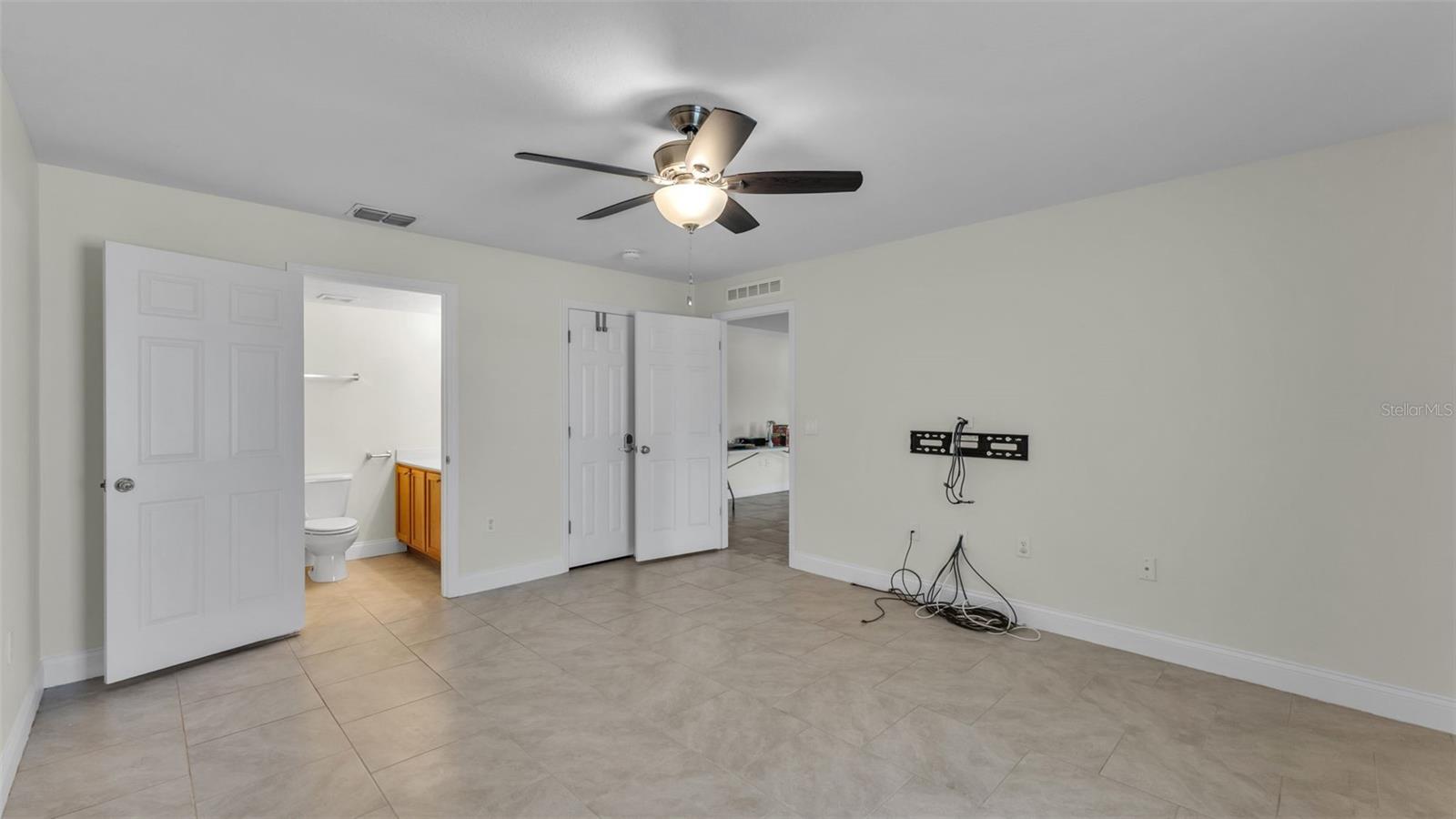 Image 31 of 62 For 1456 Shorewood Drive