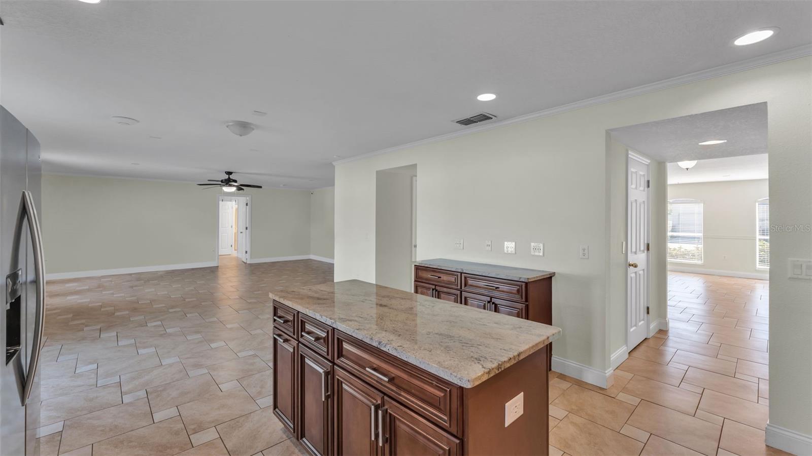 Image 9 of 62 For 1456 Shorewood Drive