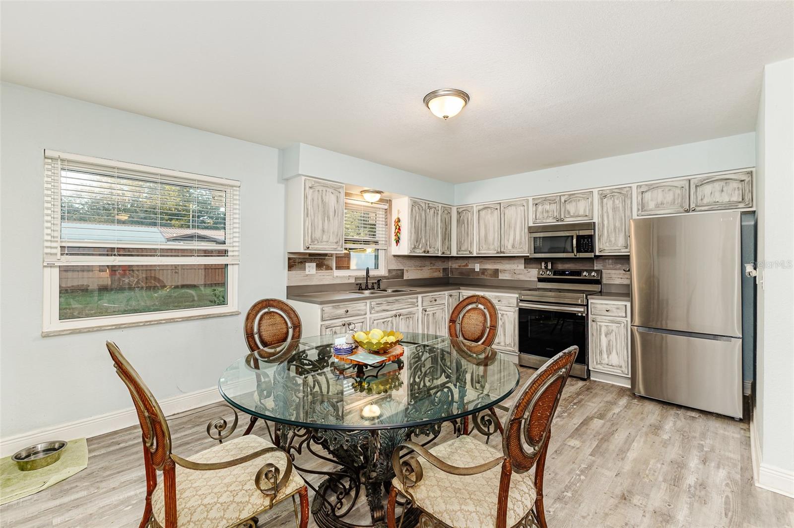 Image 14 of 21 For 1526 Edgewood Drive