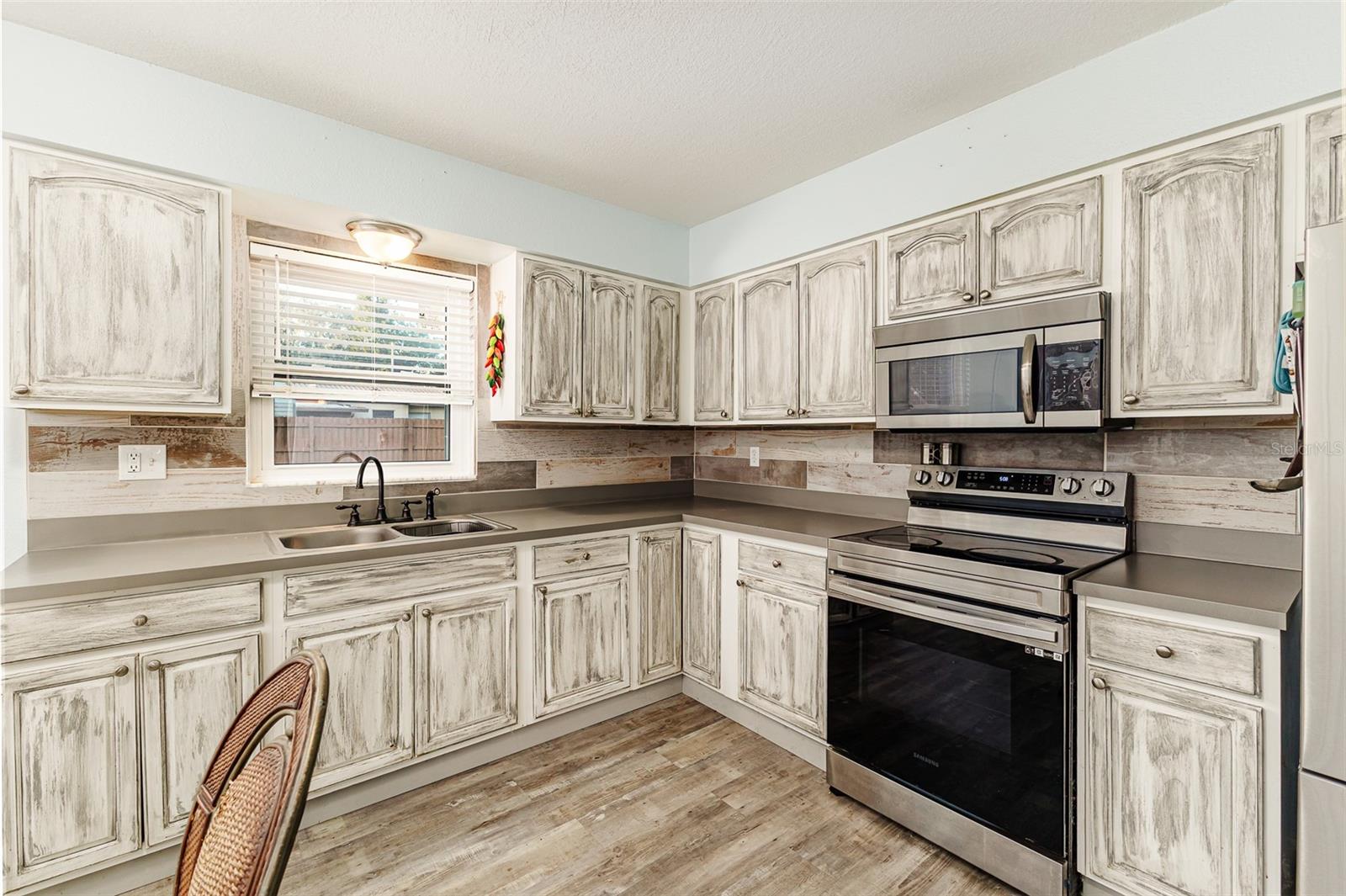 Image 16 of 21 For 1526 Edgewood Drive