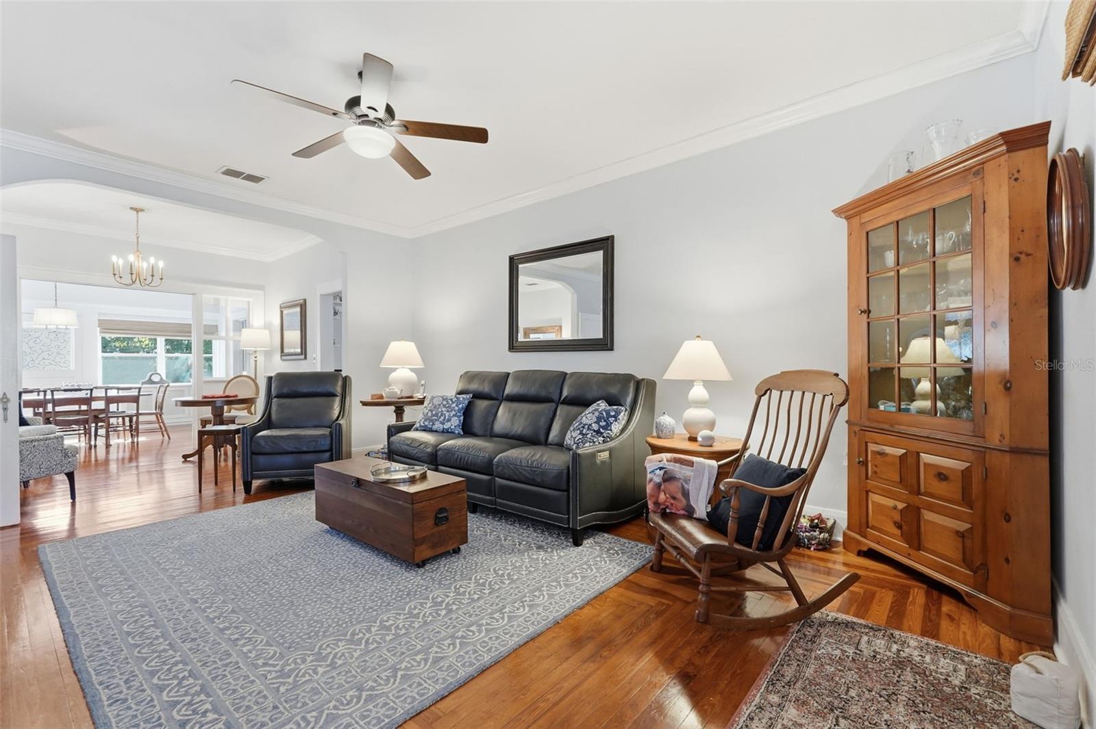 Image 10 of 46 For 825 Vistabula Street