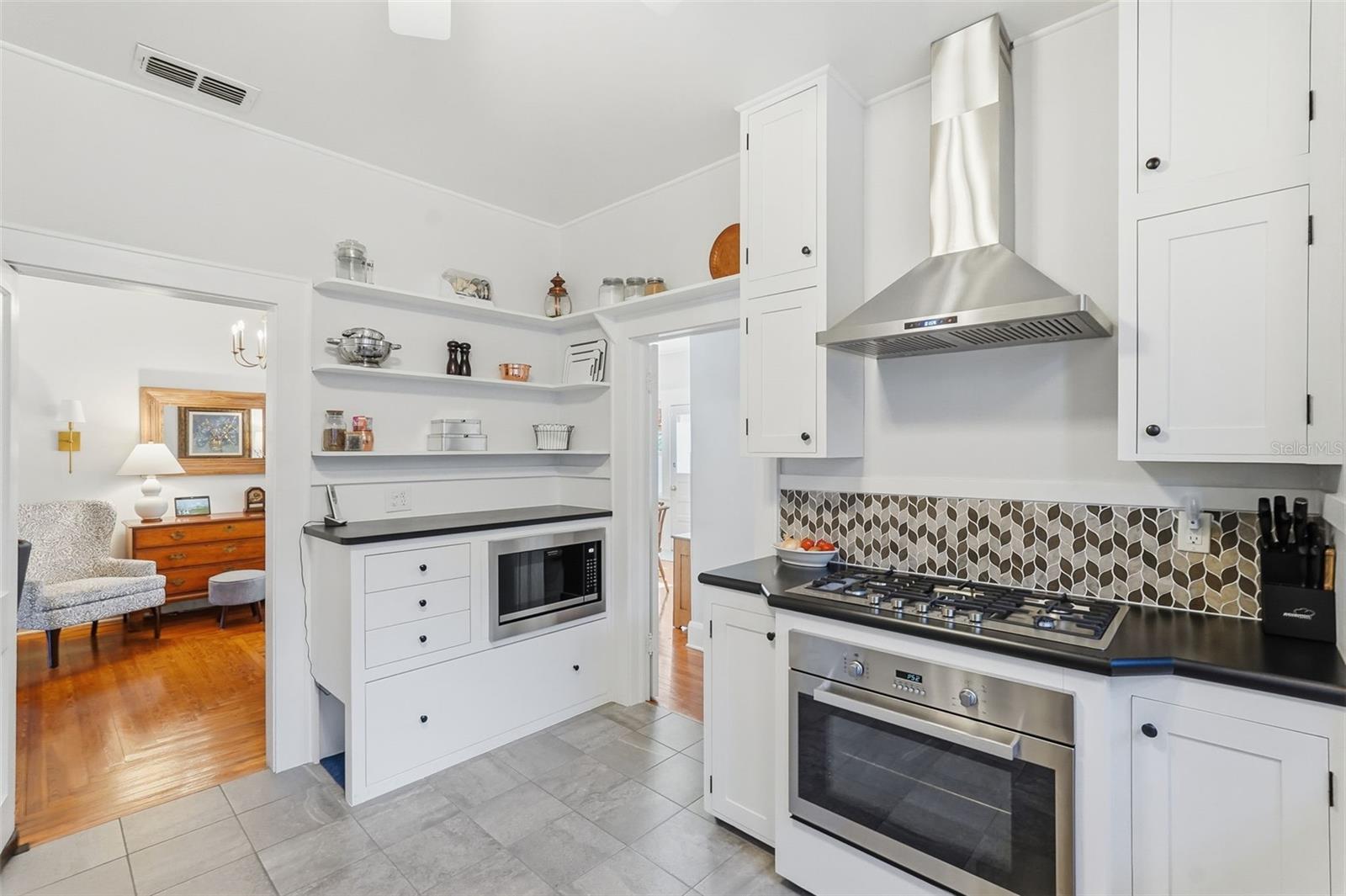 Image 15 of 46 For 825 Vistabula Street