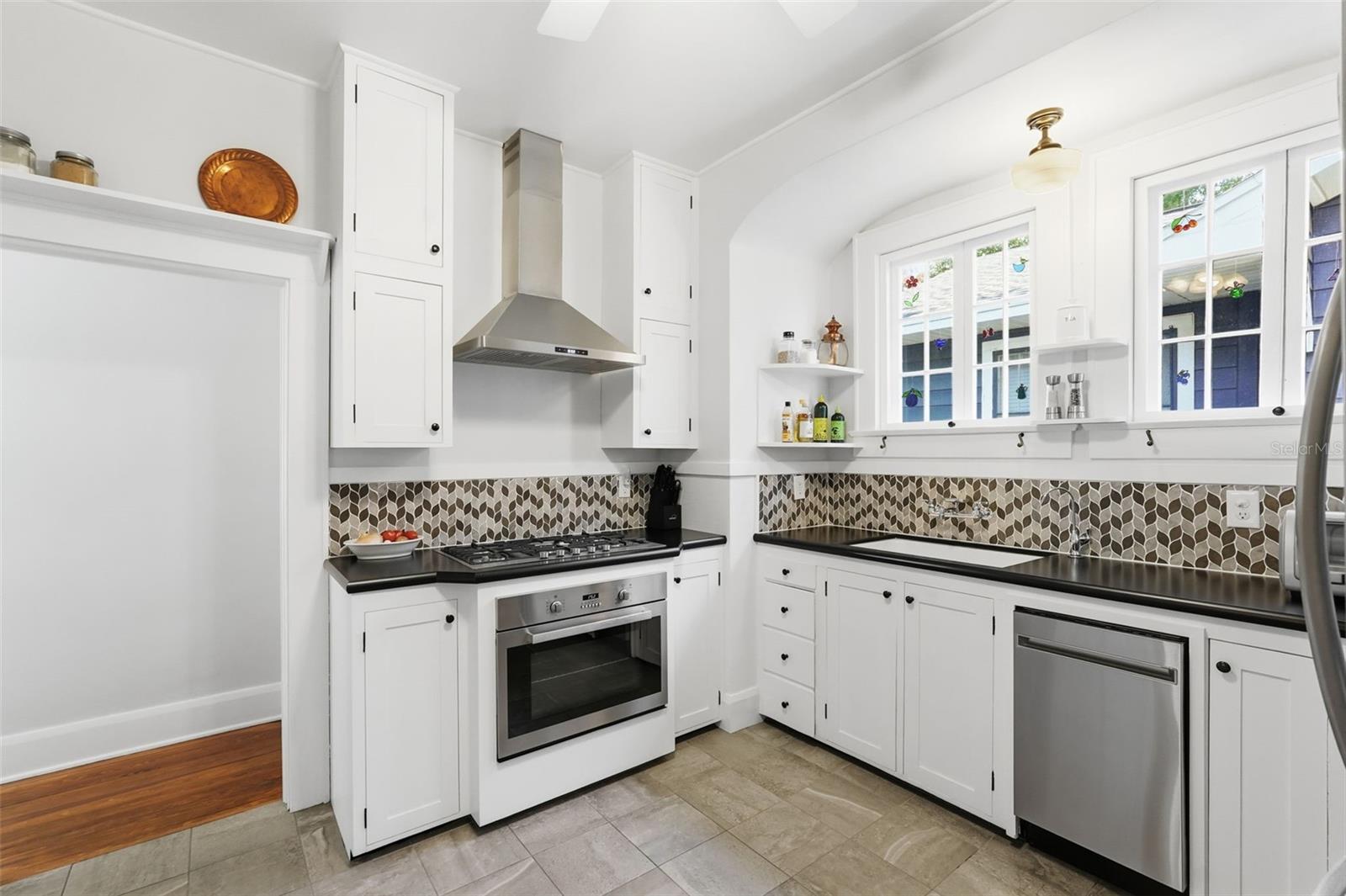 Image 16 of 46 For 825 Vistabula Street