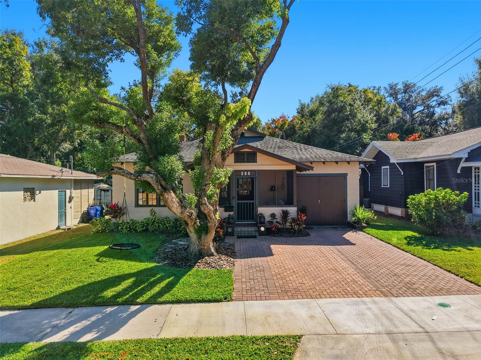 Image 2 of 46 For 825 Vistabula Street