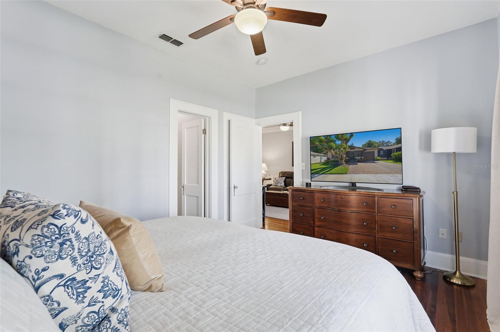 Image 21 of 46 For 825 Vistabula Street