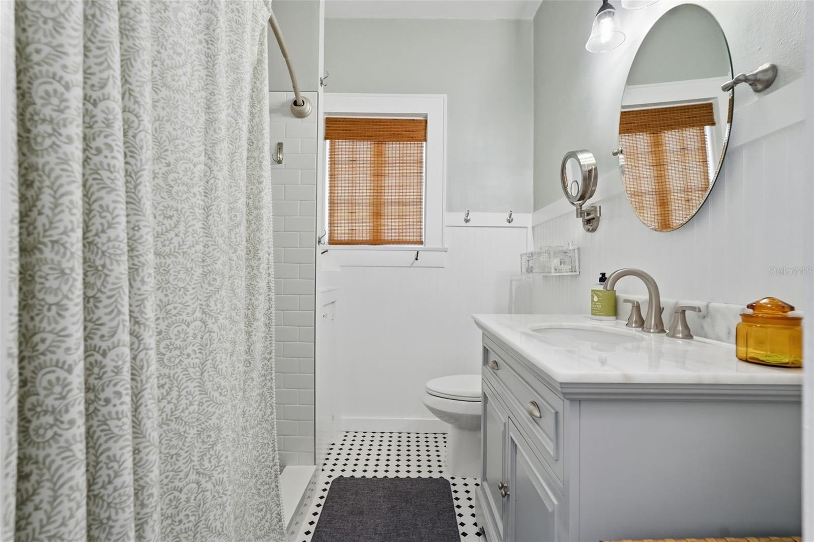 Image 22 of 46 For 825 Vistabula Street