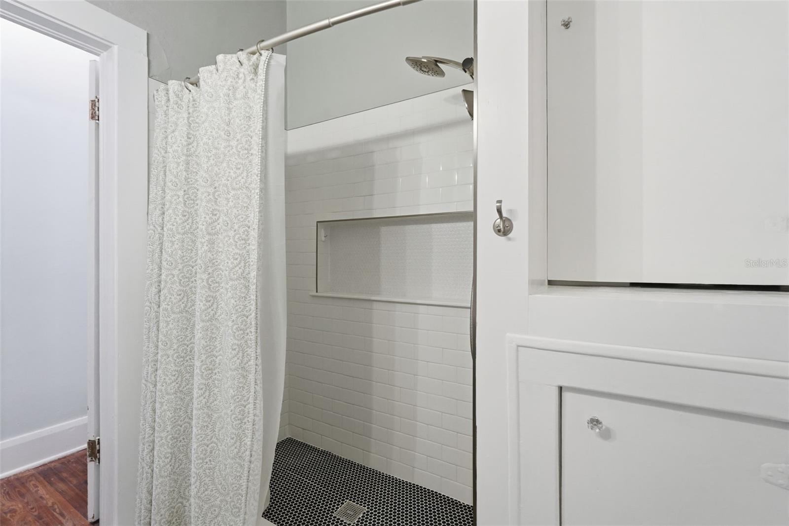 Image 24 of 46 For 825 Vistabula Street