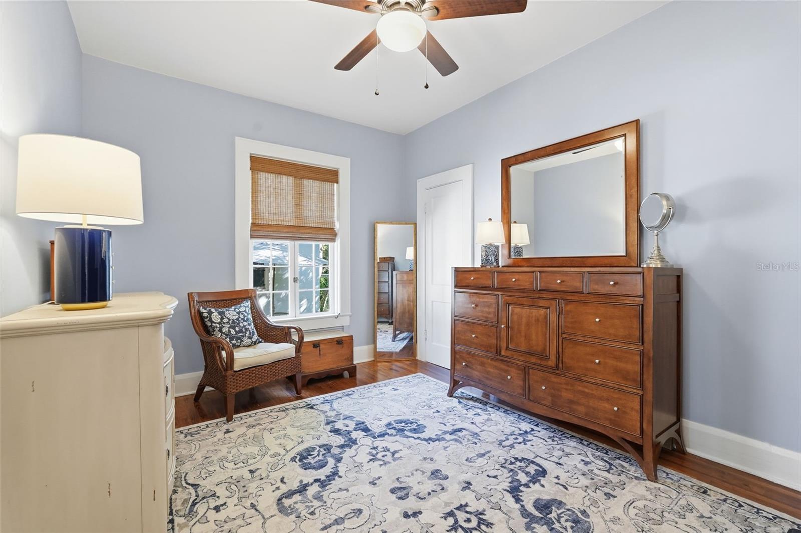 Image 25 of 46 For 825 Vistabula Street