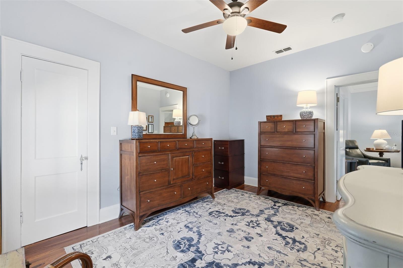 Image 26 of 46 For 825 Vistabula Street