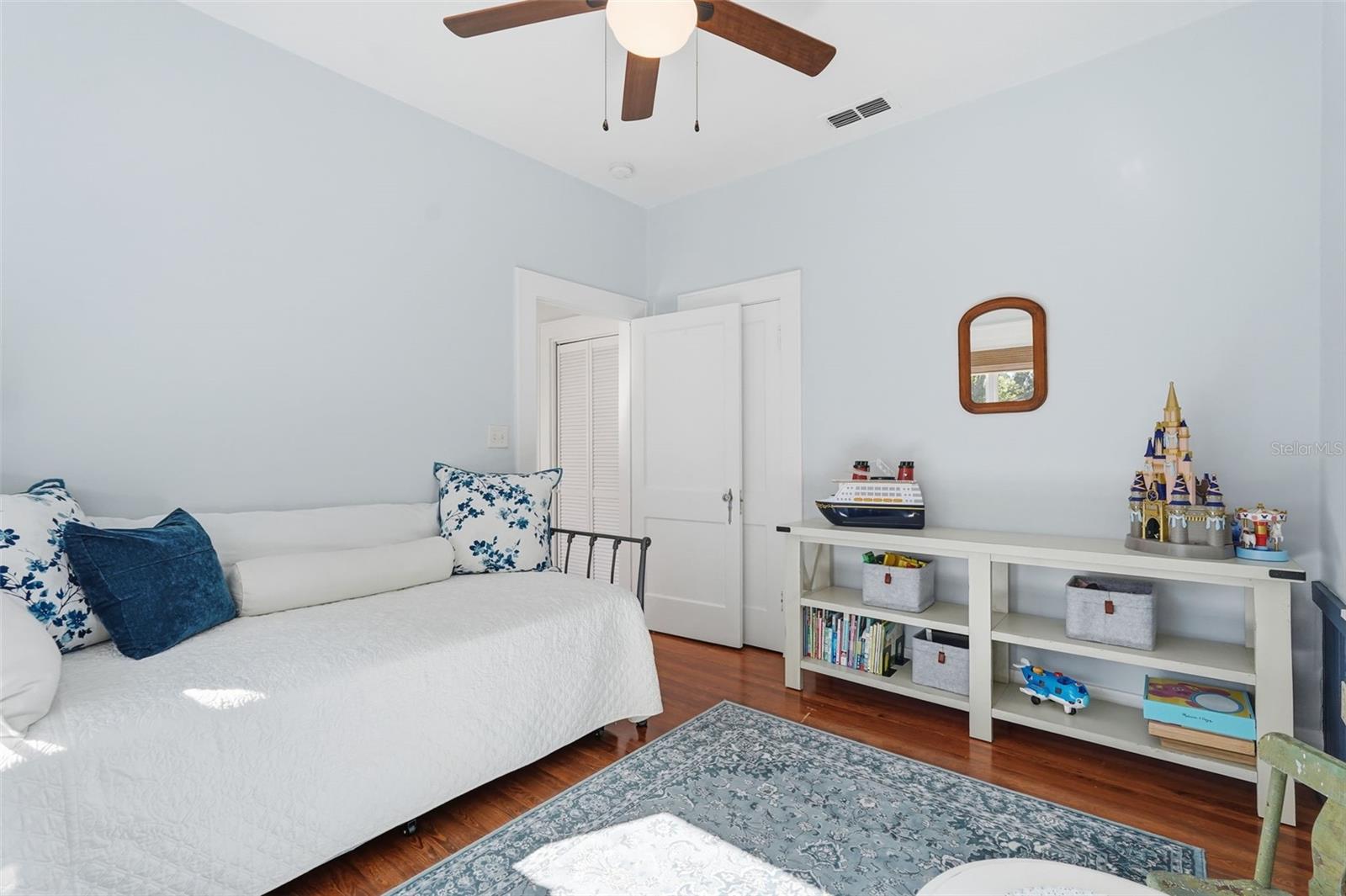 Image 28 of 46 For 825 Vistabula Street