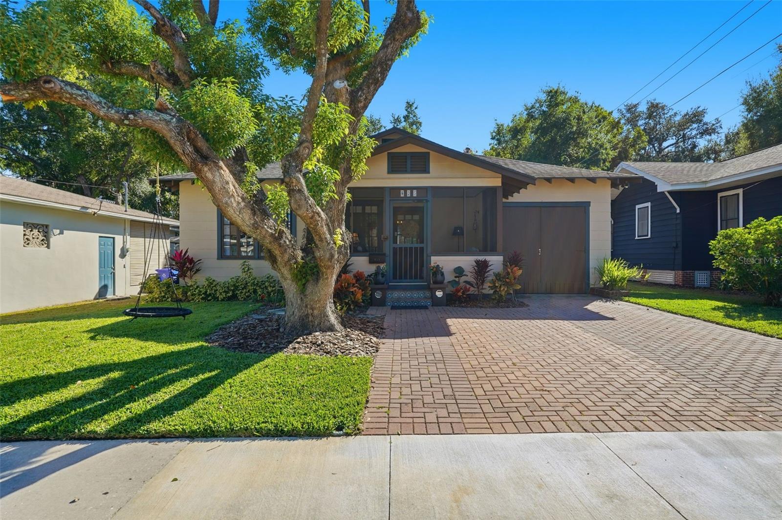 Image 3 of 46 For 825 Vistabula Street