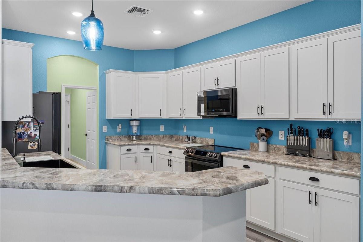 Image 2 of 21 For 185 St Thomas Drive