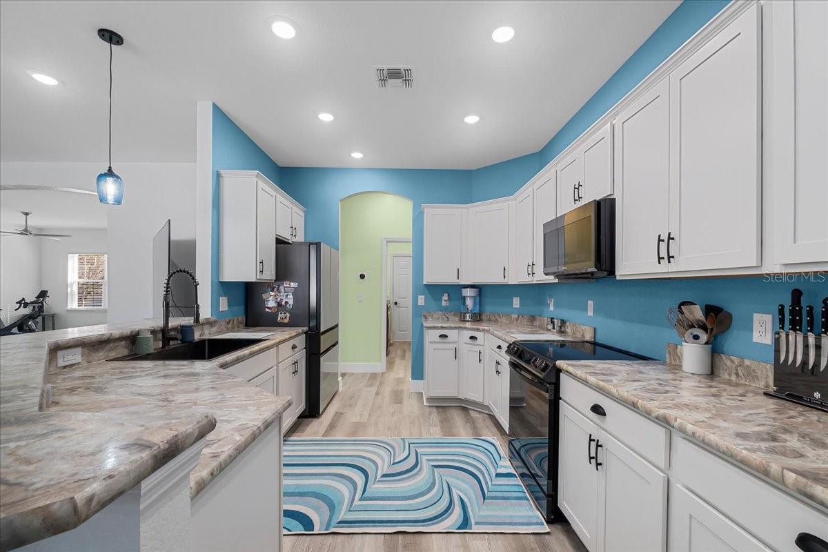 Image 7 of 21 For 185 St Thomas Drive