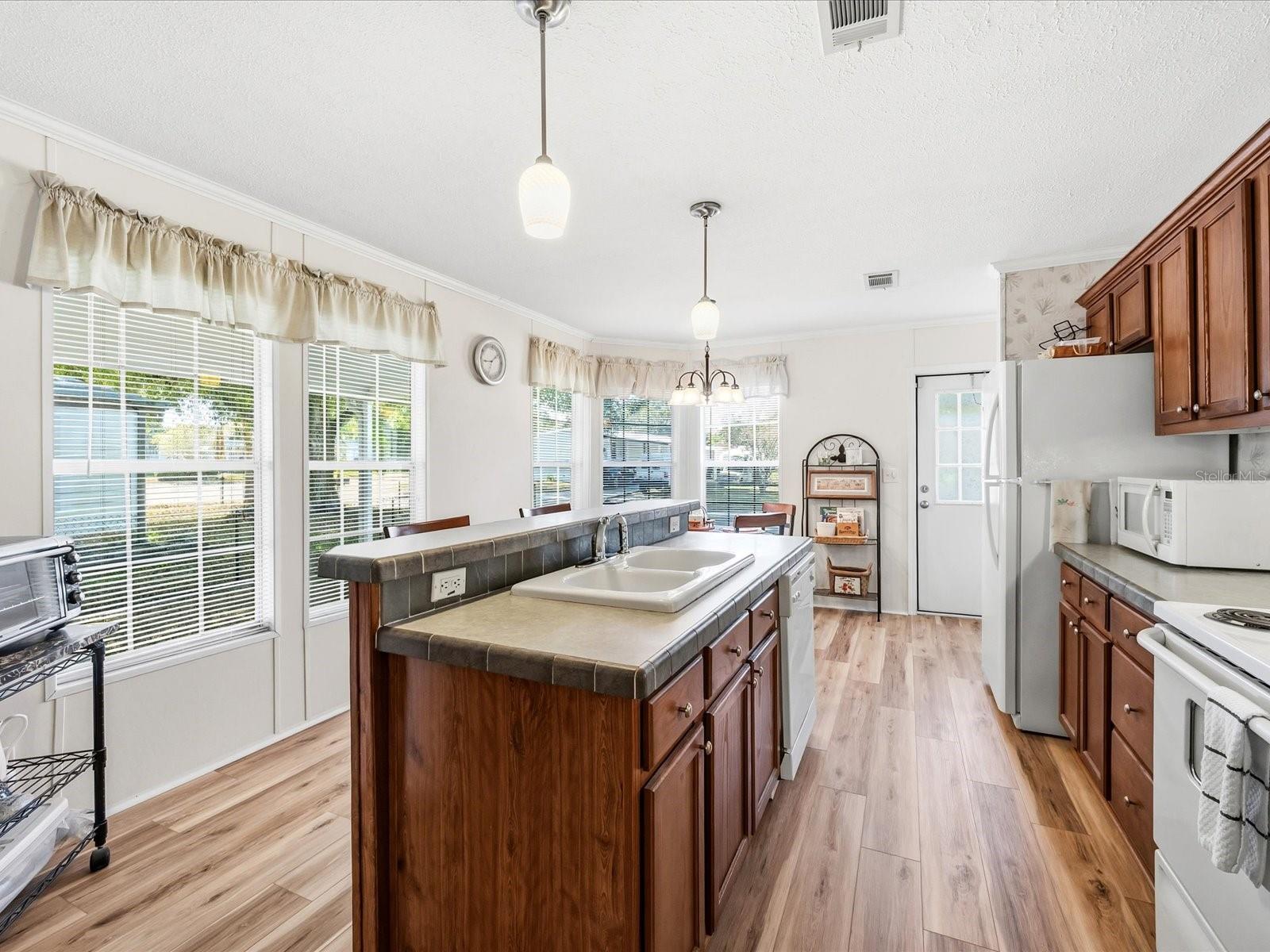 Image 3 of 24 For 444 Skyline Drive W