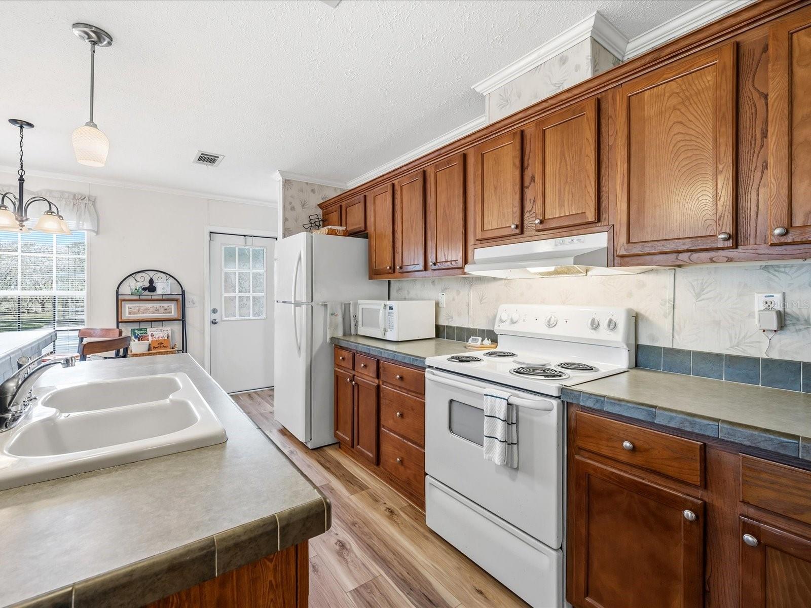 Image 6 of 24 For 444 Skyline Drive W