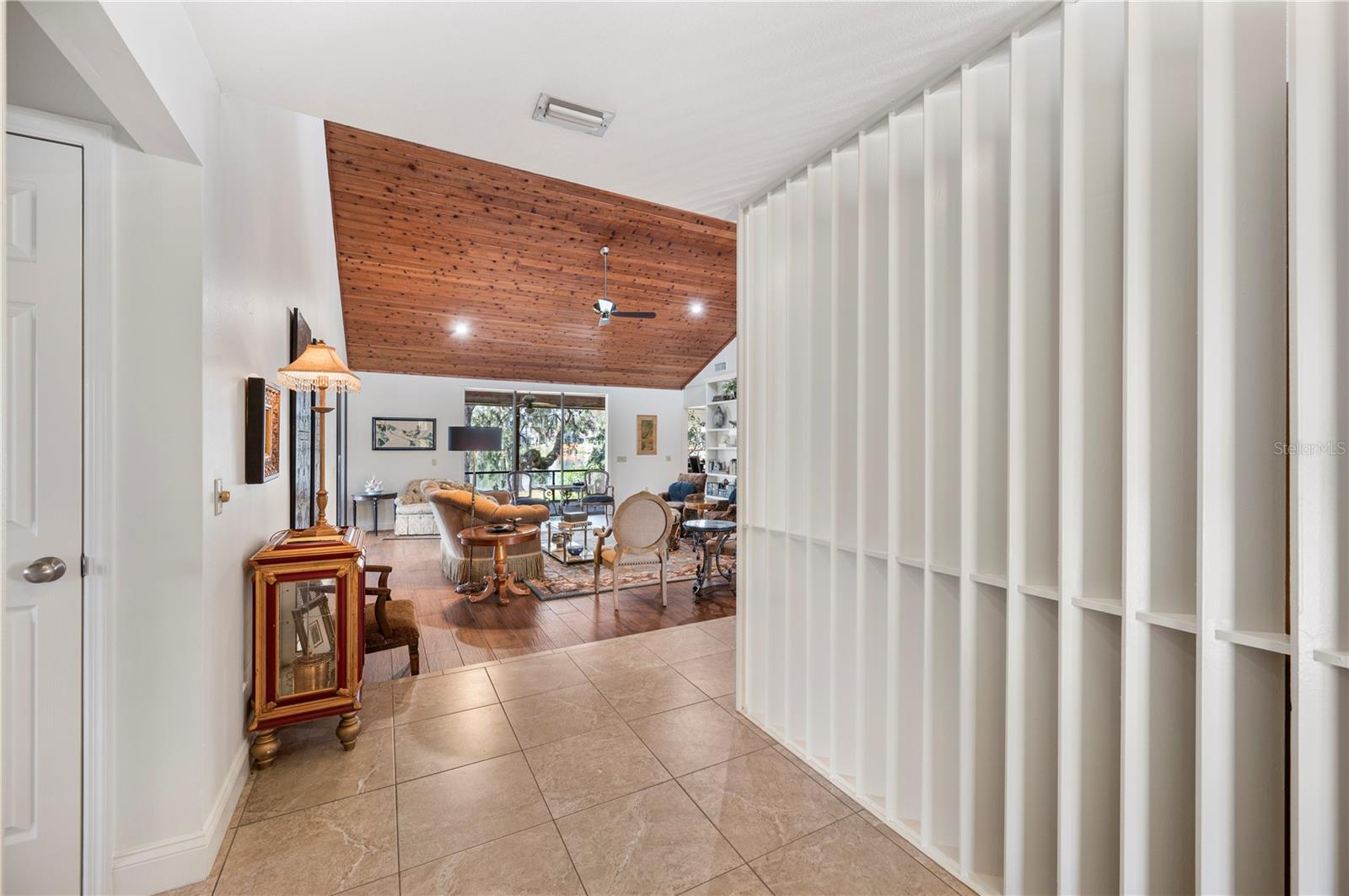 Image 11 of 81 For 521 Century Oak Court