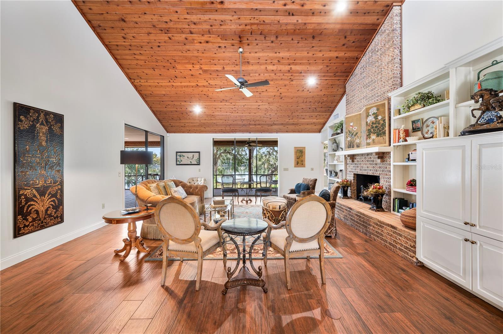 Image 14 of 81 For 521 Century Oak Court