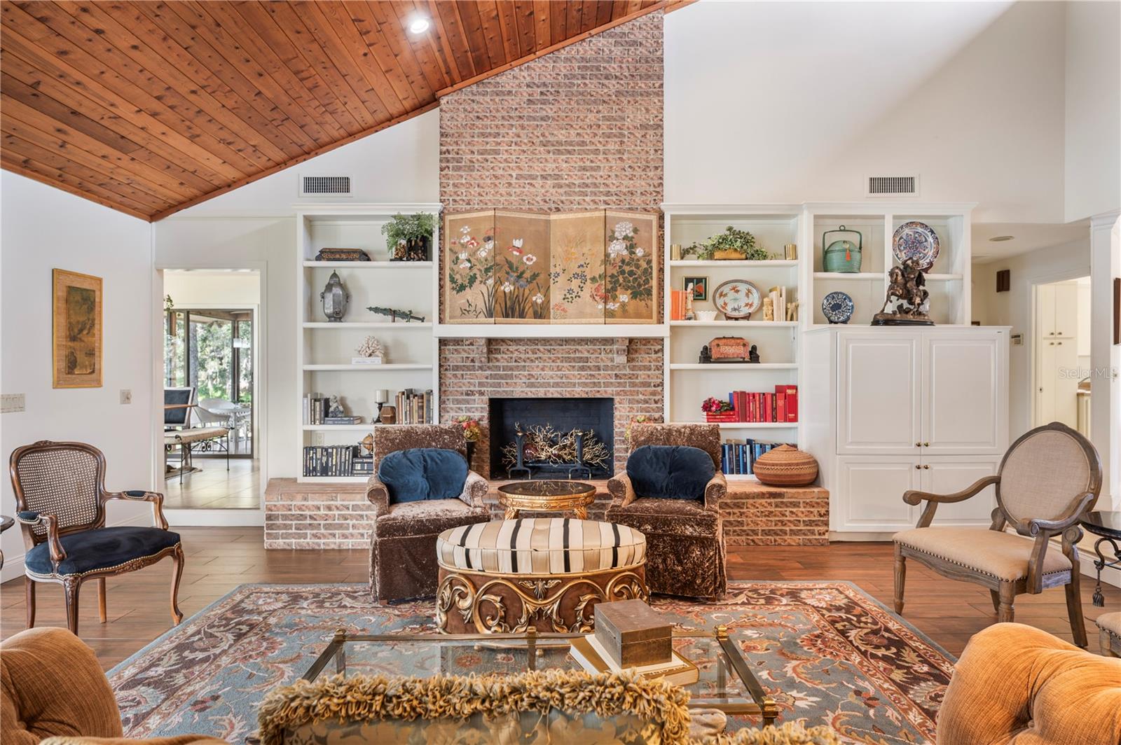 Image 18 of 81 For 521 Century Oak Court