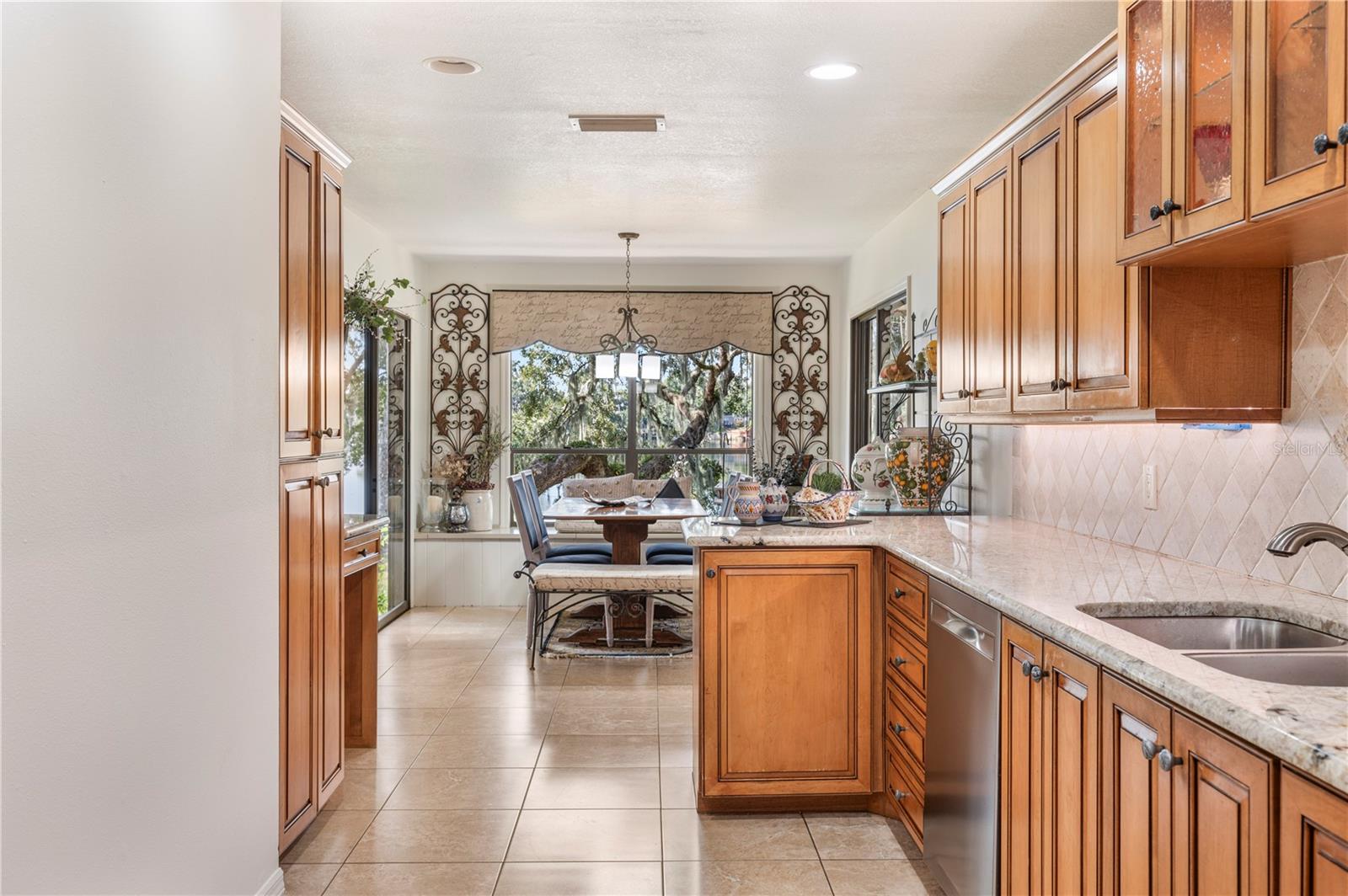 Image 23 of 81 For 521 Century Oak Court