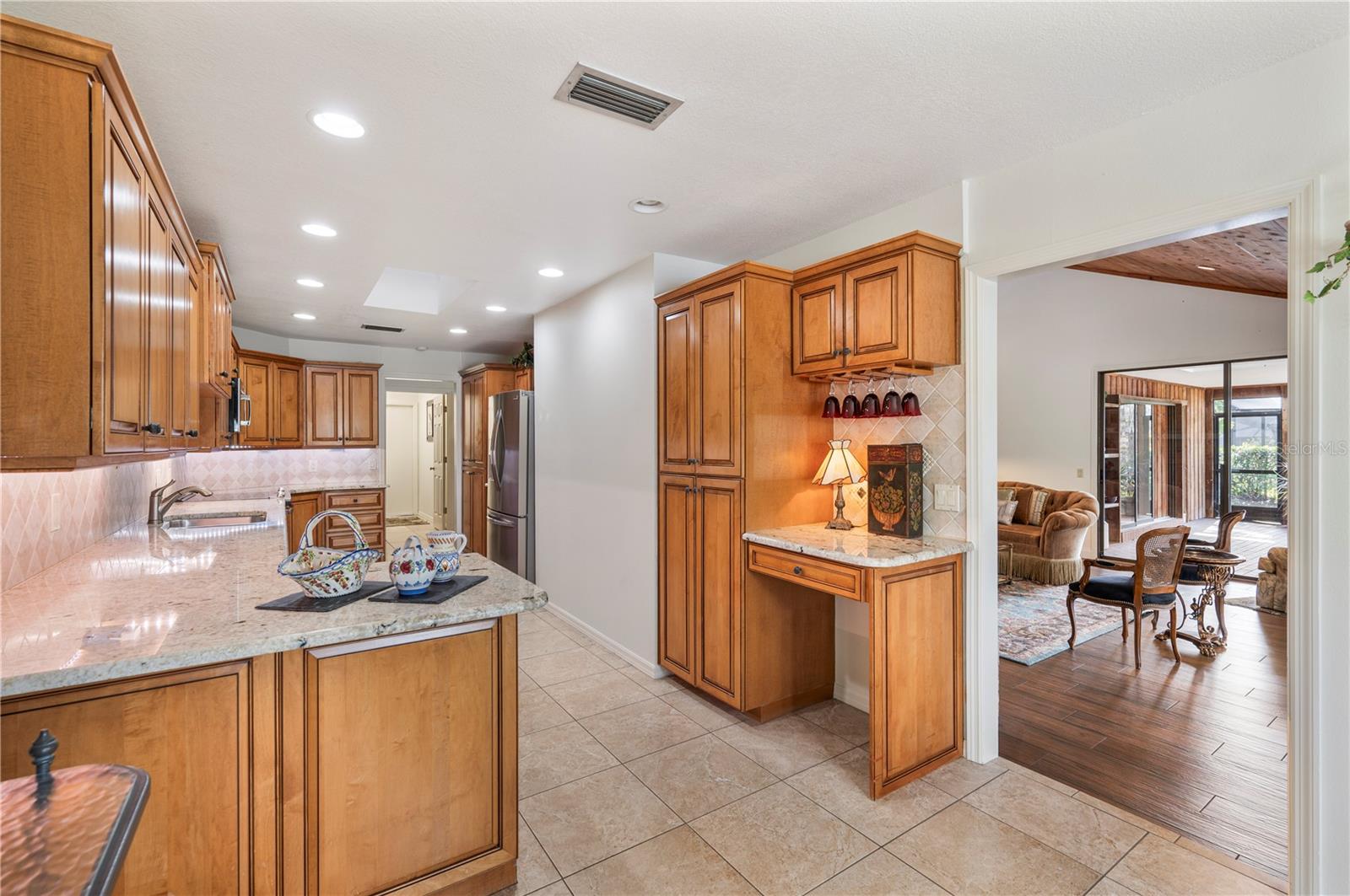 Image 25 of 81 For 521 Century Oak Court