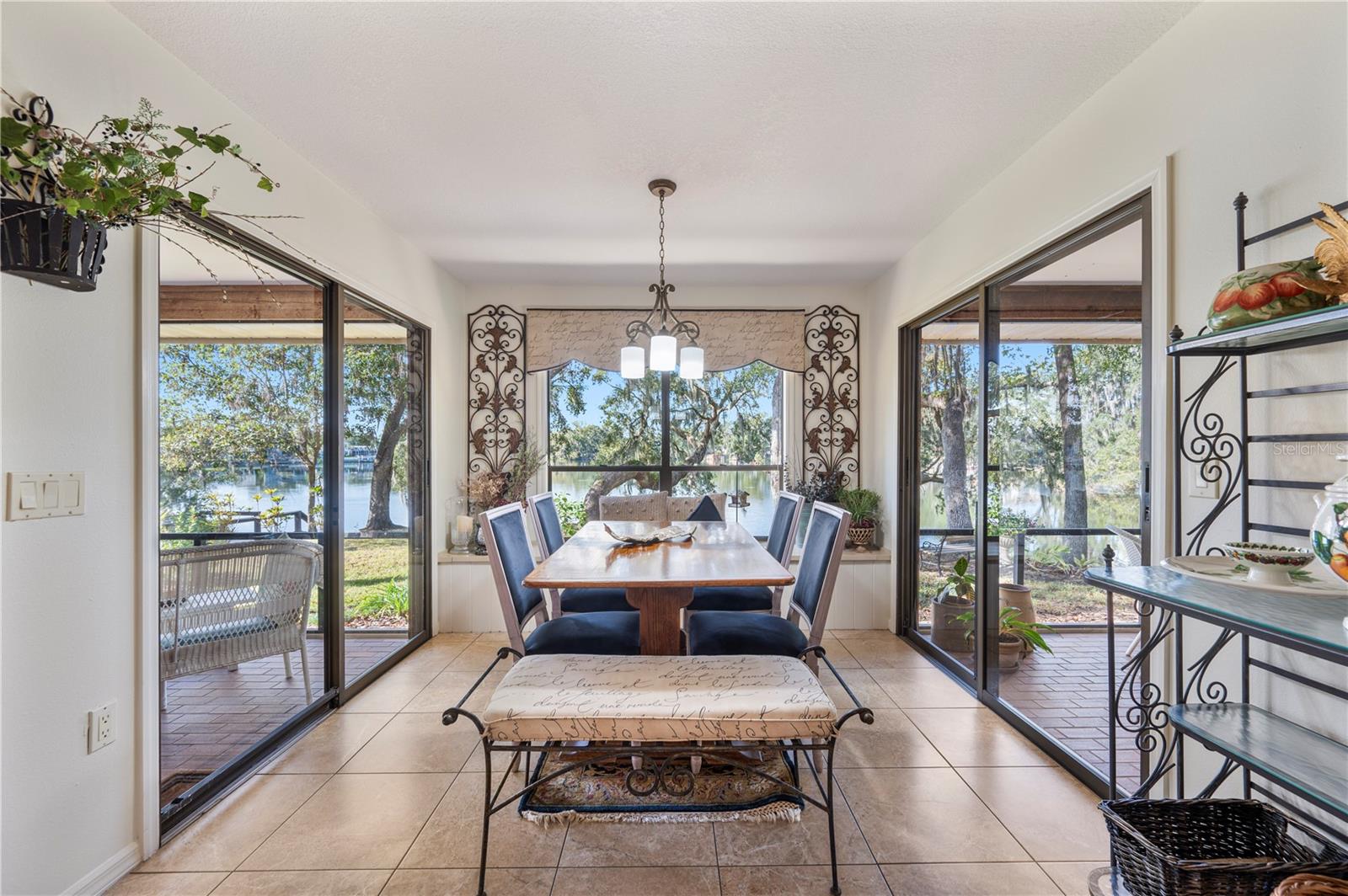 Image 27 of 81 For 521 Century Oak Court