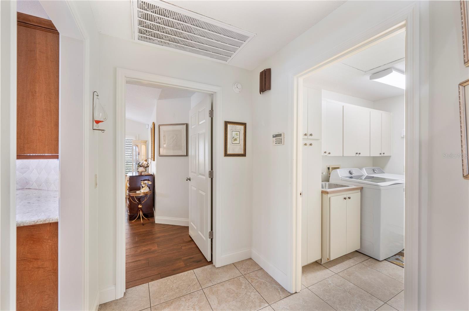 Image 31 of 81 For 521 Century Oak Court