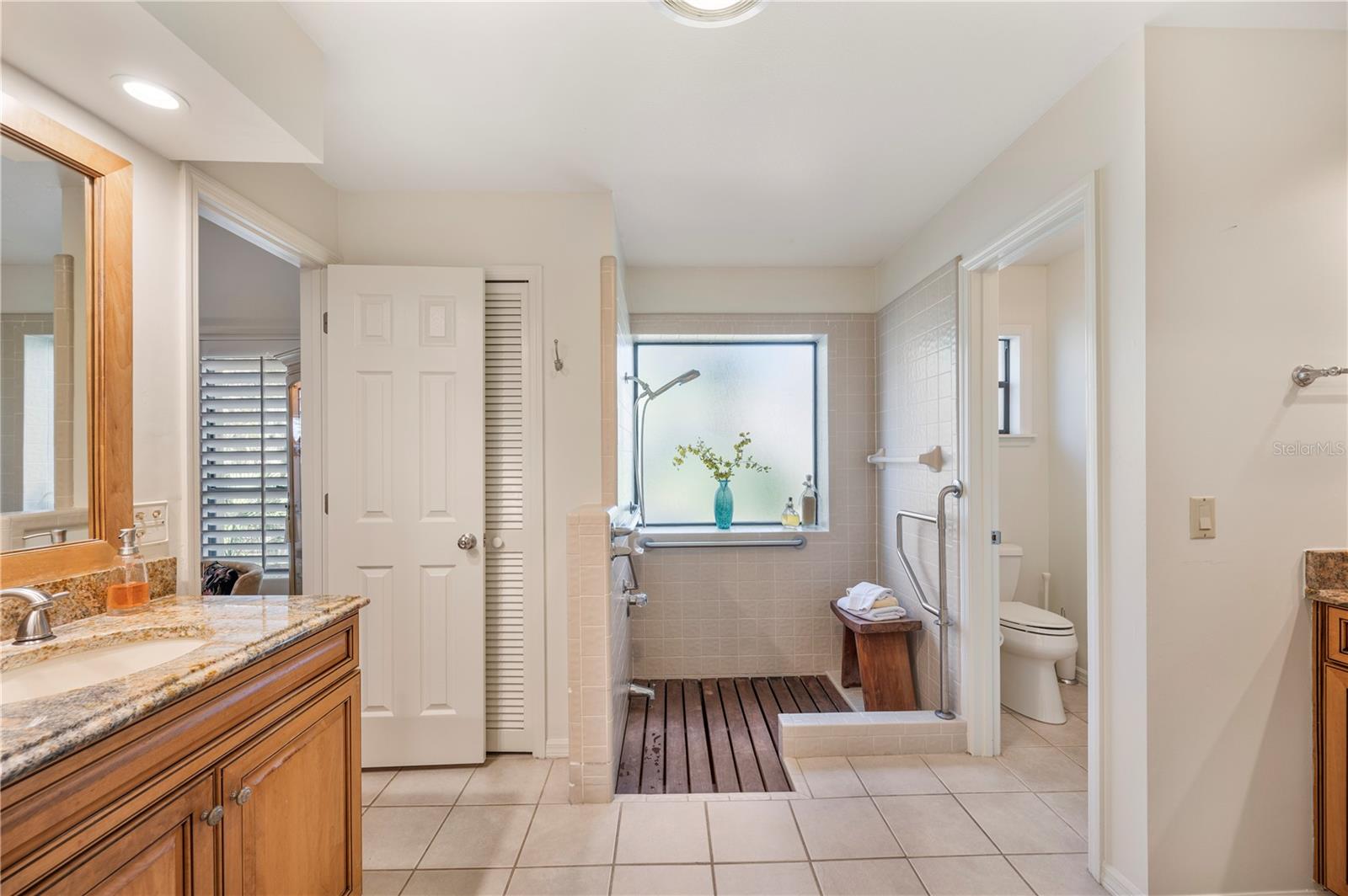 Image 38 of 81 For 521 Century Oak Court