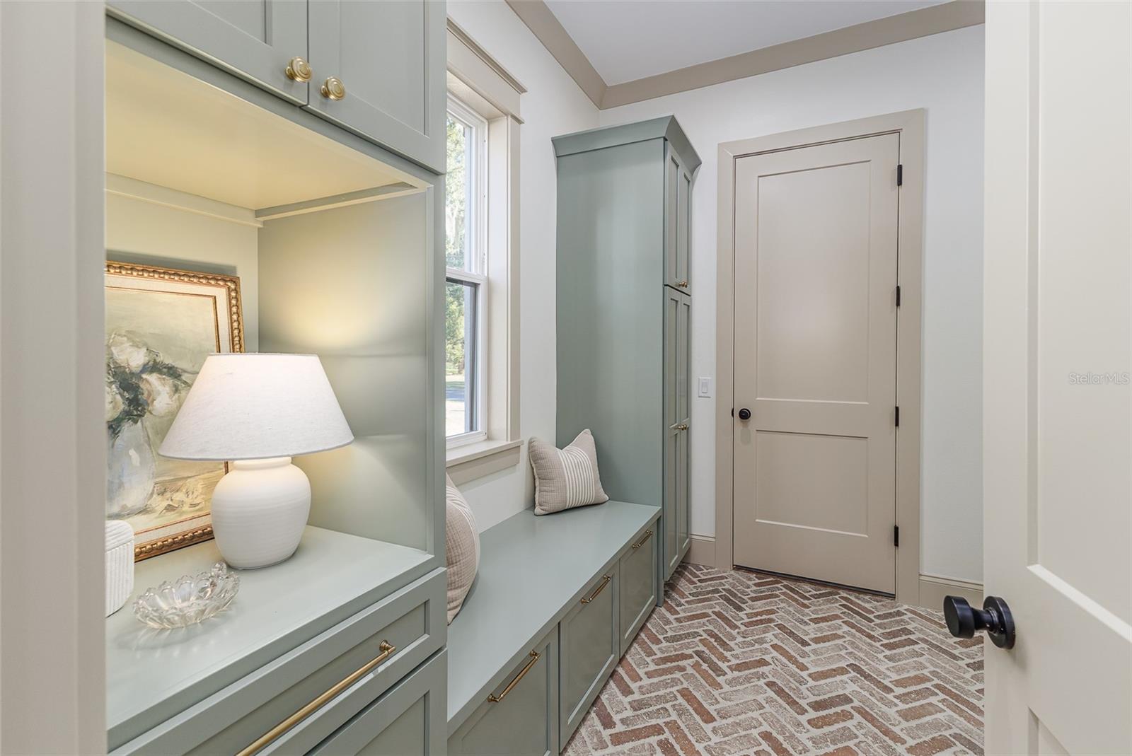 Image 17 of 85 For 2611 Berkeley Avenue