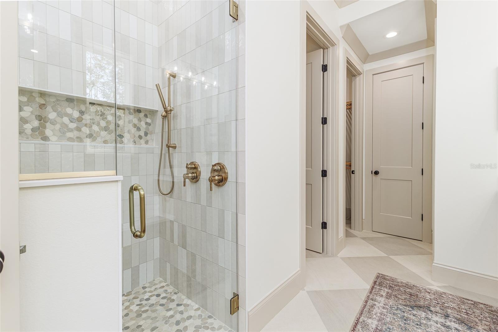 Image 22 of 85 For 2611 Berkeley Avenue