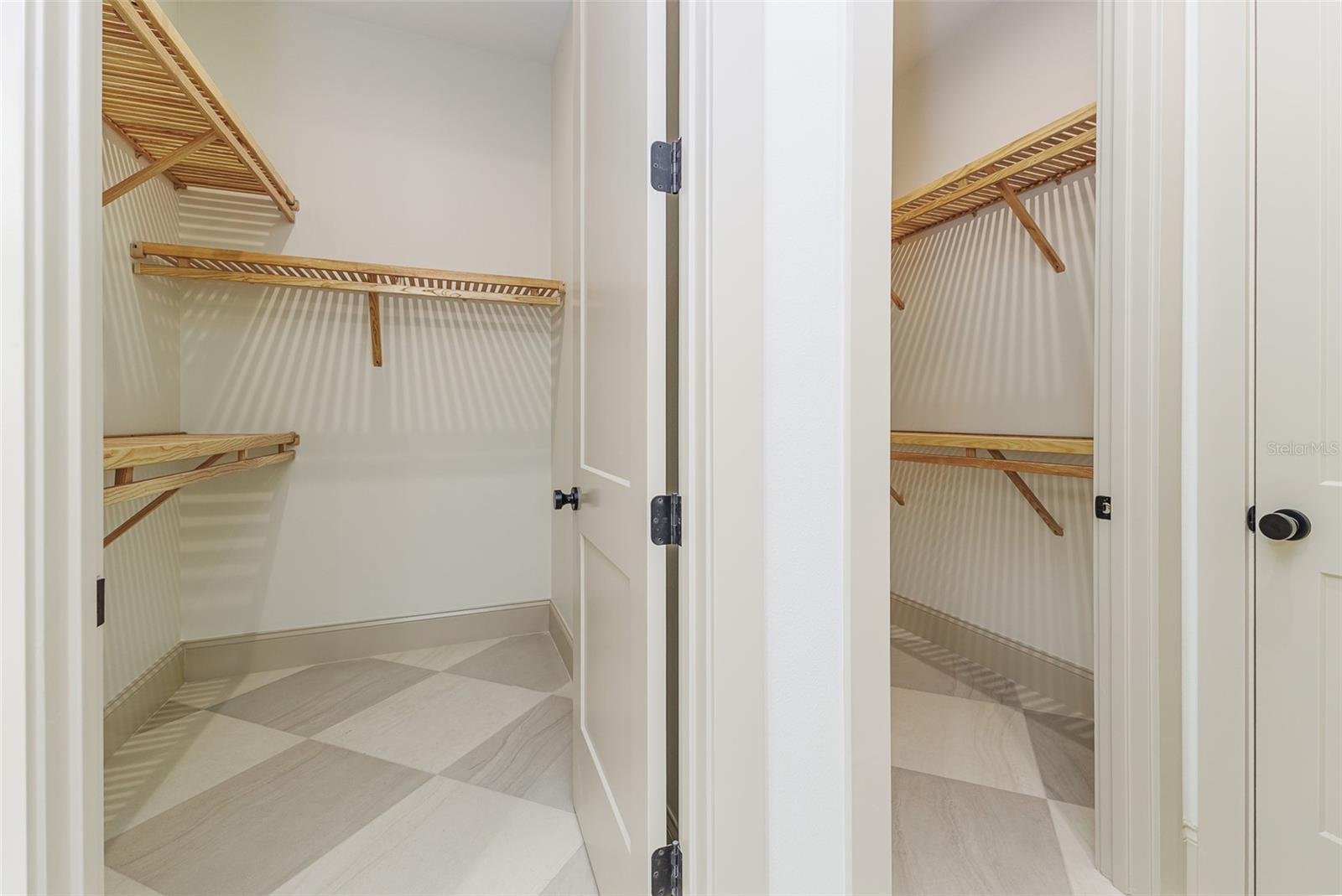 Image 23 of 85 For 2611 Berkeley Avenue