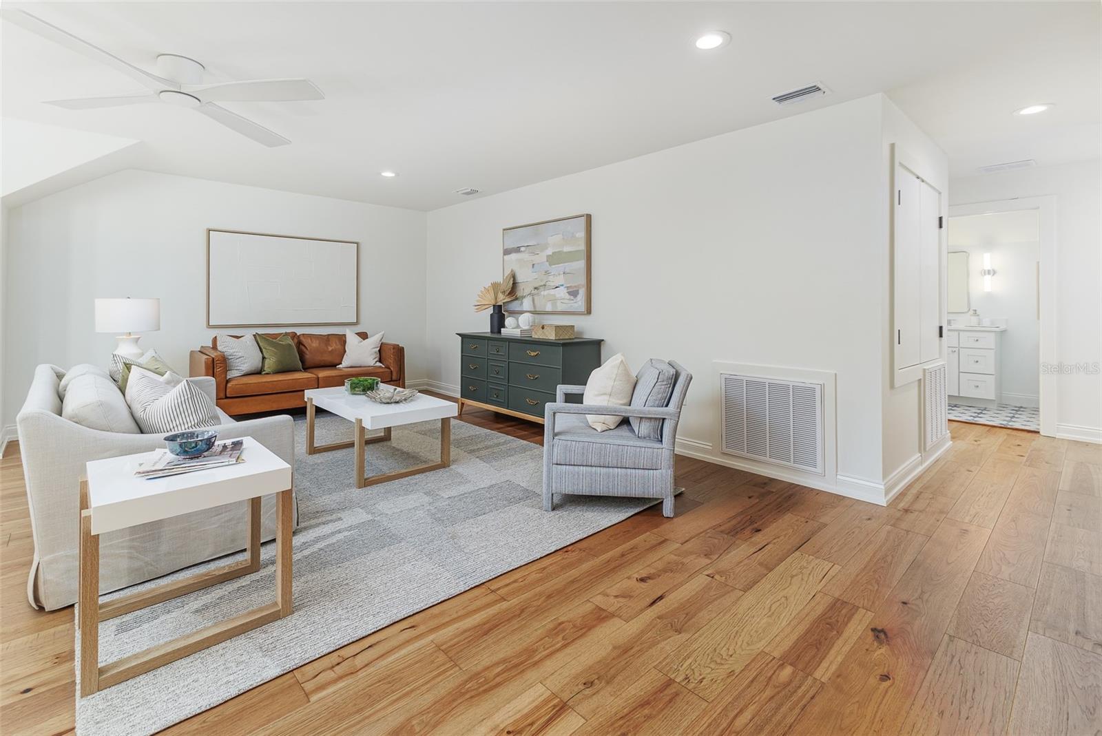 Image 27 of 85 For 2611 Berkeley Avenue