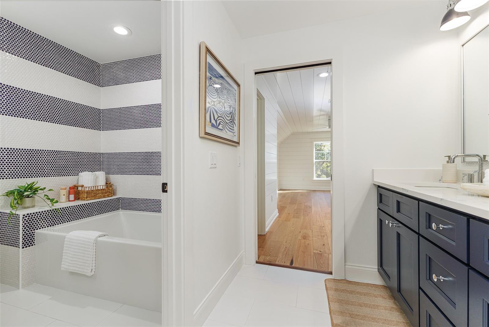 Image 32 of 85 For 2611 Berkeley Avenue