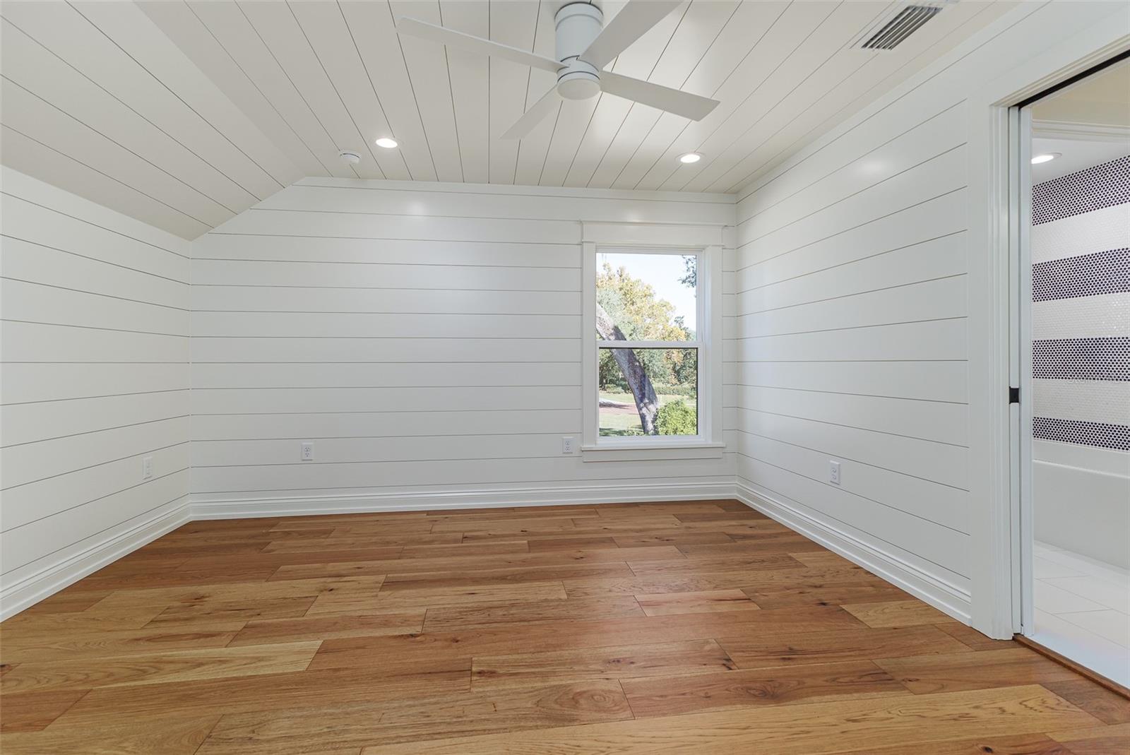 Image 34 of 85 For 2611 Berkeley Avenue